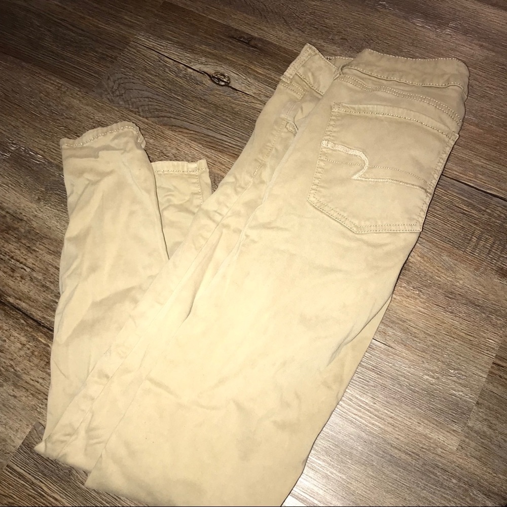 AMERICAN EAGLE SKINNY KHAKIS